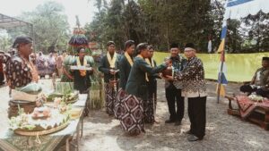 Merti Dusun “Mundut Tirta Wening Sumur Tiban” di Kentingan